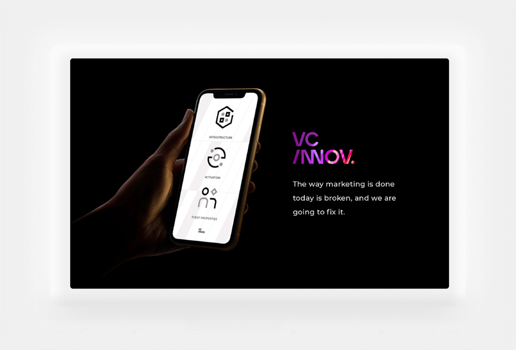 Marca da V C Innovations em um celular