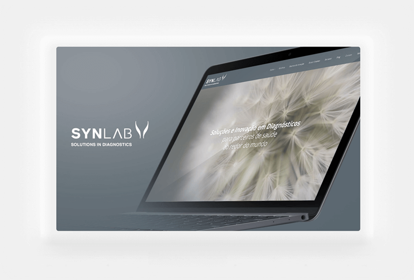 Identidade da Synlab em um notebook